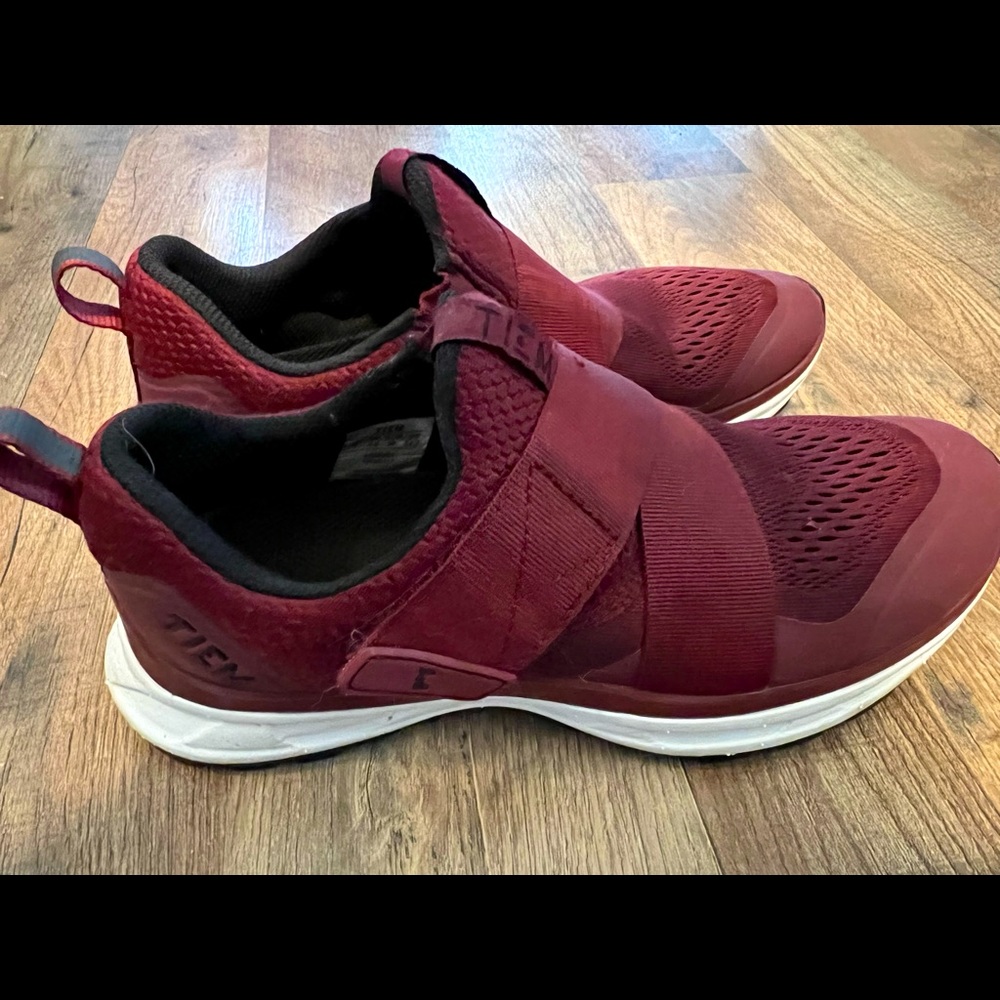 TIEM slipstream cycle shoes w/ spd cleats